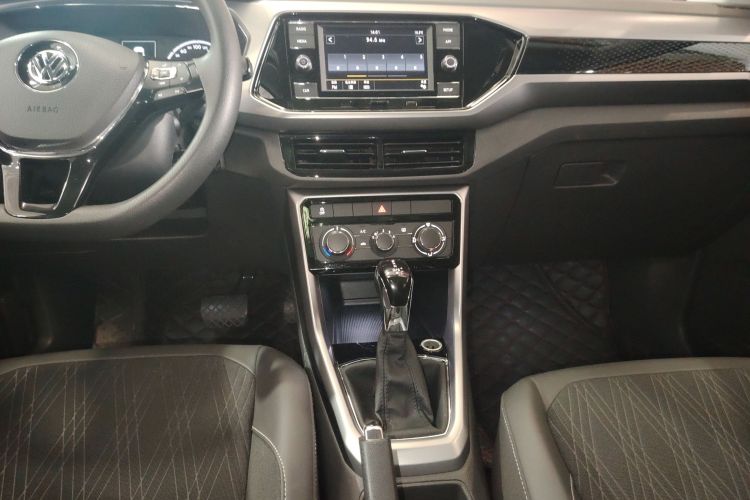 Volkswagen T-Cross 2019 car image #17