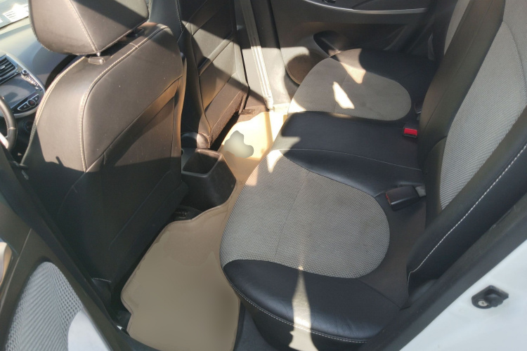 Hyundai Reina Hatchback 2015 imagem de carro #17