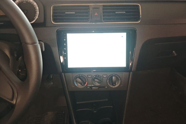 Skoda Rapid 2019 car image #17