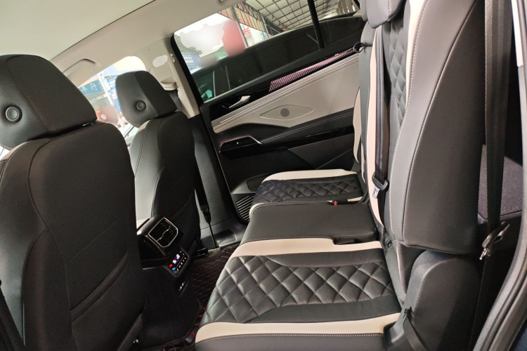 Volkswagen ID.6 Crozz 2023 immagine di auto #17