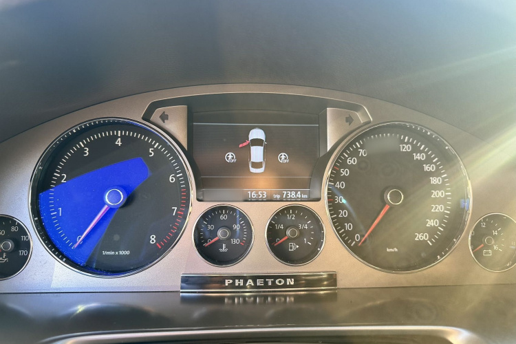 Volkswagen Pheaton 2012 immagine di auto #17