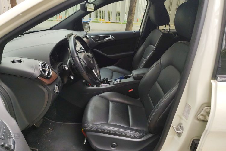 Mercedes-Benz B Class 2013 car image #17