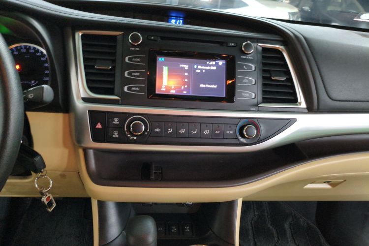 Toyota Highlander 2020 car image #17