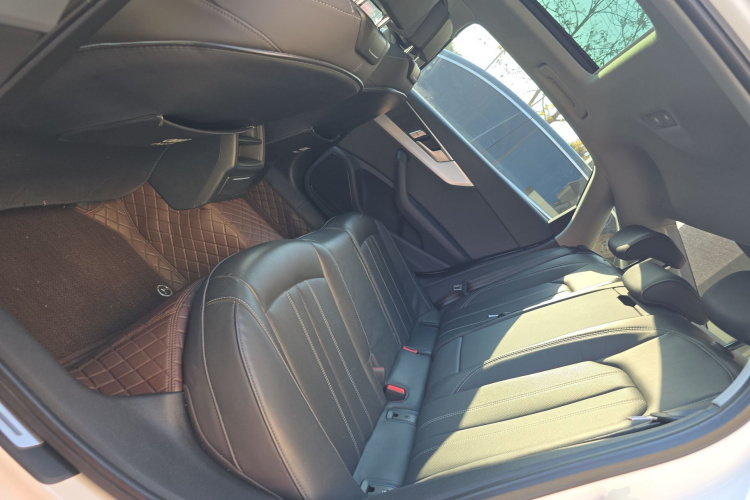 Audi A4L 2023 car image #17