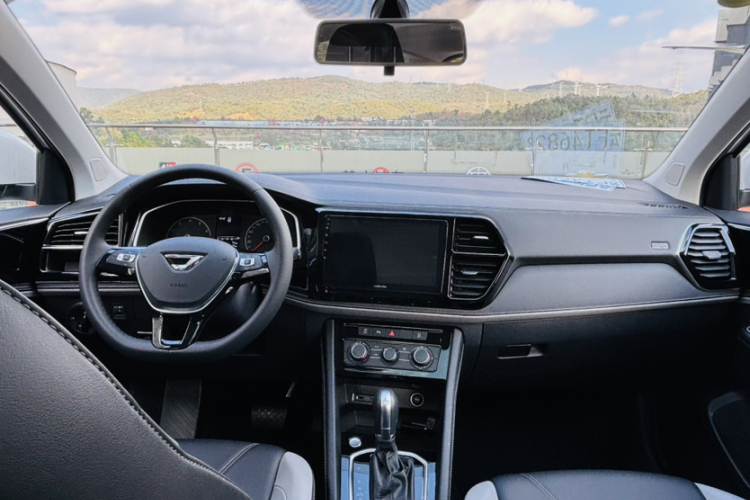 VS5 2025 car image #17