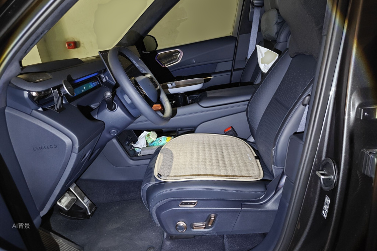Lynk & Co 900 2025 car image #17