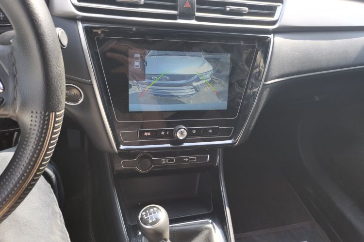 Roewe i5 2019 #17 Roewe i5 2019 car image #17