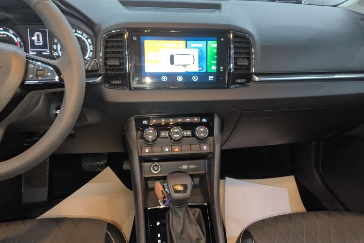 Skoda Karoq 2020 car image #17