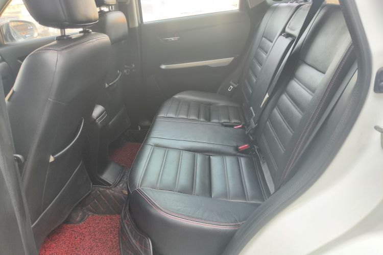 Suzuki Vitara 2016 car image #17
