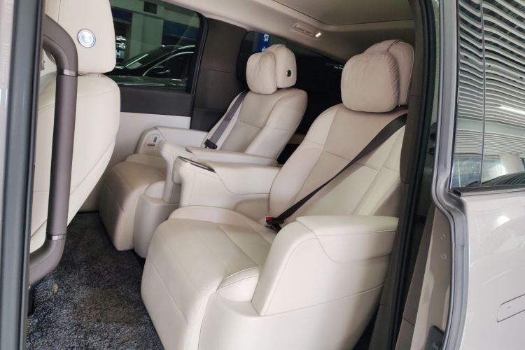 理想汽车 理想MEGA 2025 汽车图片 #17