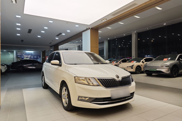 Skoda Rapid Spaceback 2019 car image #17