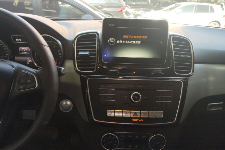 Mercedes-Benz GLE Class 2015 car image #17