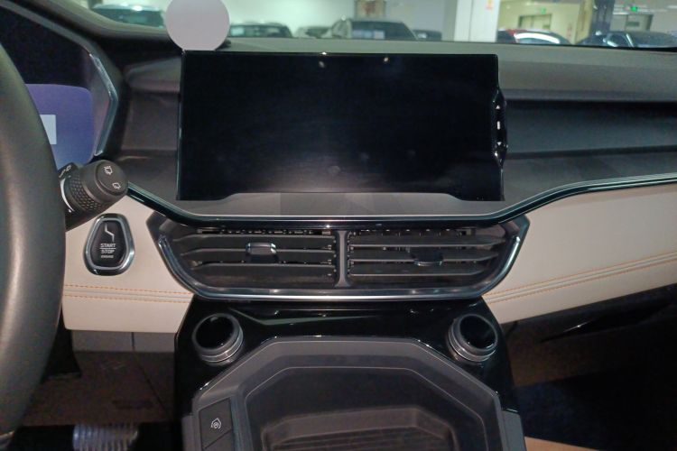 Lynk & Co 06 EM-P 2022 car image #17