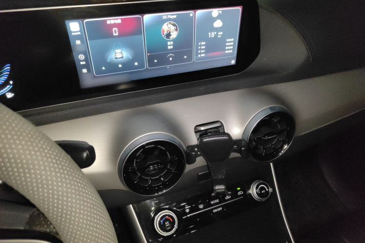 Forthing T5 EVO 2024 car image #17