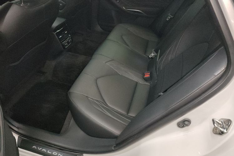 Toyota Avalon 2021 car image #17