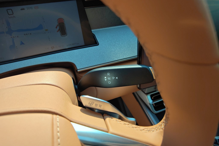 BYD HanL 2025 car image #17