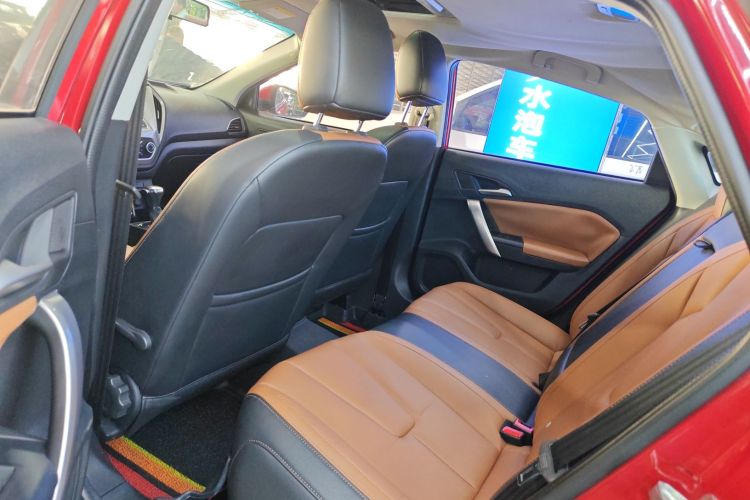 MG GT 2017 car image #17