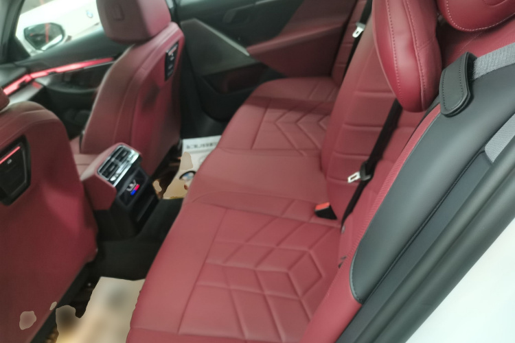 BMW i5 2025 car image #17