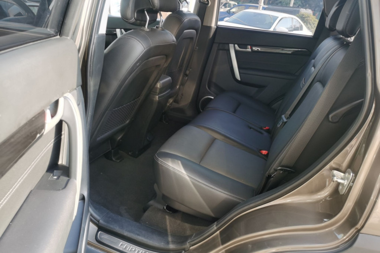 Chevrolet Captiva 2016 car image #17