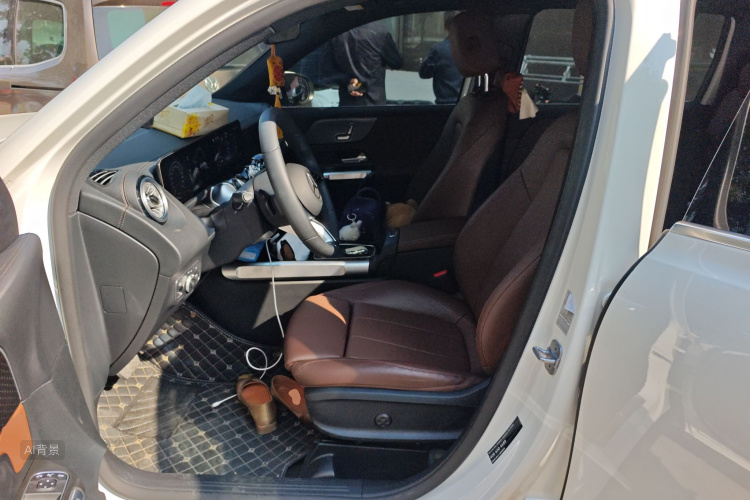 Mercedes-Benz GLB Class 2024 #17 Mercedes-Benz GLB Class 2024 car image #17