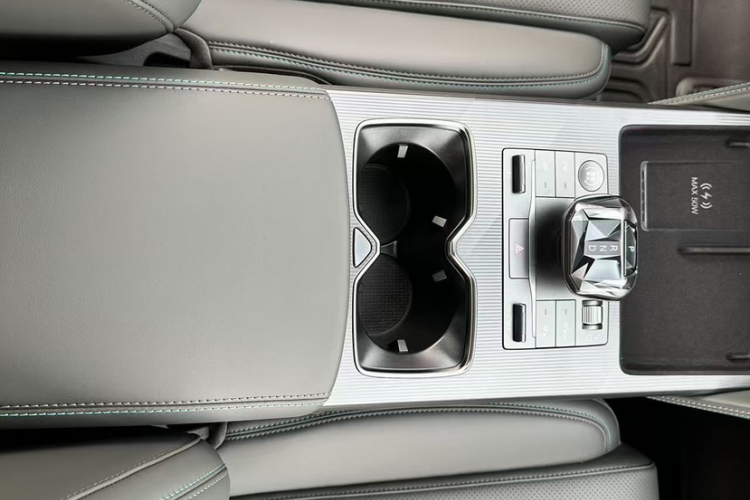 BYD SongL DM-i 2025 car image #17