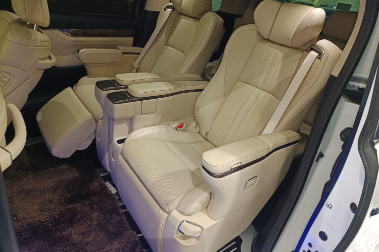 Toyota Alphard 2022 immagine di auto #17