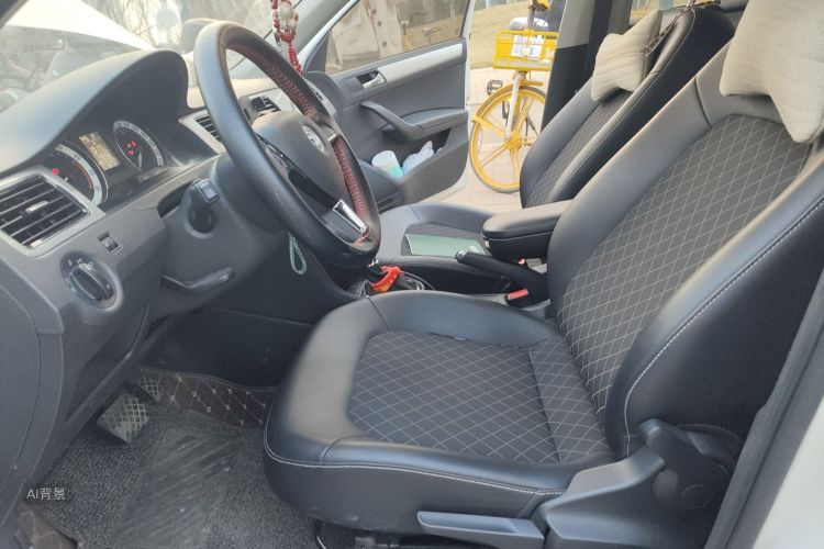 Skoda Rapid 2018 car image #17