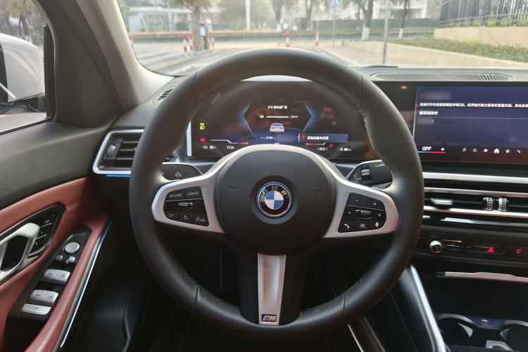 BMW i3 2024 car image #17