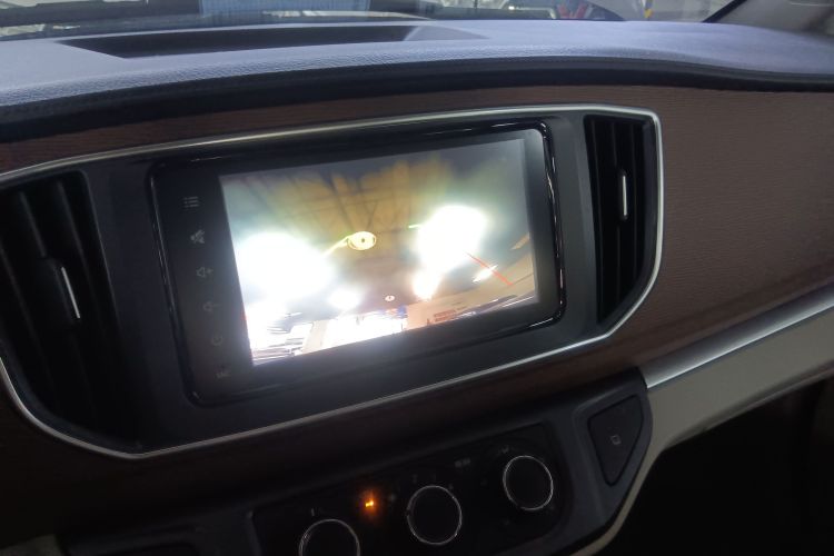 Forthing Lingzhi 2020 #17 Forthing Lingzhi 2020 car image #17