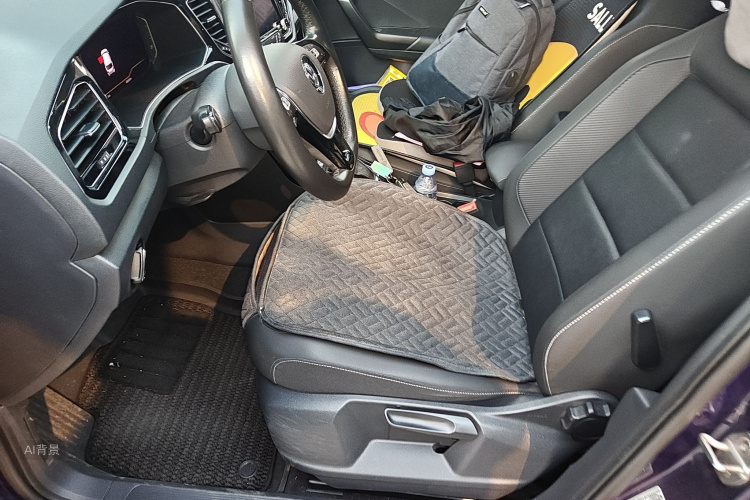 Volkswagen T-Roc 2020 car image #17
