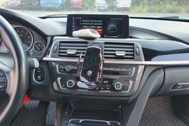 BMW 3 Series 2018 immagine di auto #17