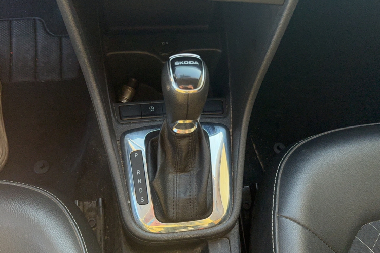 Skoda Rapid 2018 car image #17