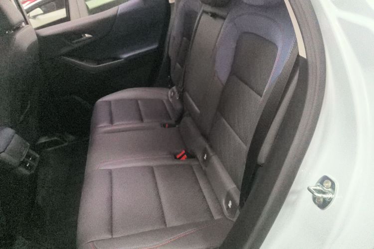 Chevrolet Equinox Plus 2025 car image #17