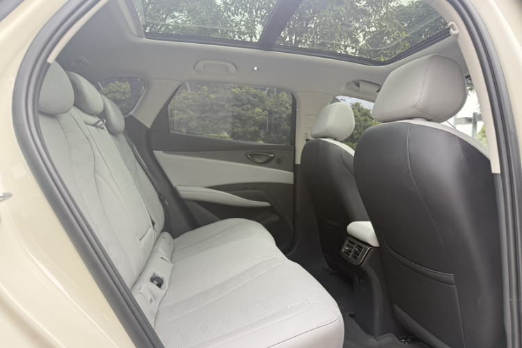 BYD Seal 06 DM-i 2025 #17 BYD Seal 06 DM-i 2025 immagine di auto #17