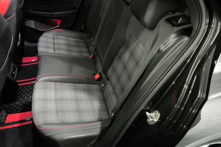 Volkswagen GolfGTI 2022 immagine di auto #17