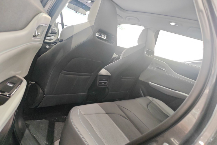 Changan UNI-Z PHEV 2025 #17 Changan UNI-Z PHEV 2025 car image #17