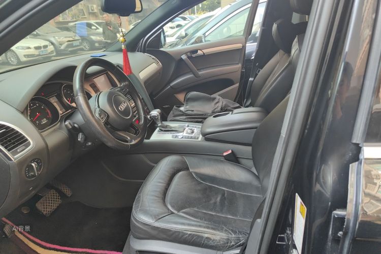 Audi Q7 2012 car image #17