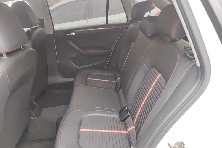 Skoda Rapid Spaceback 2021 car image #17