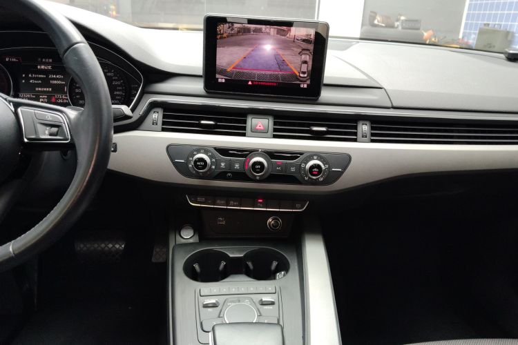 Audi A4L 2018 car image #17