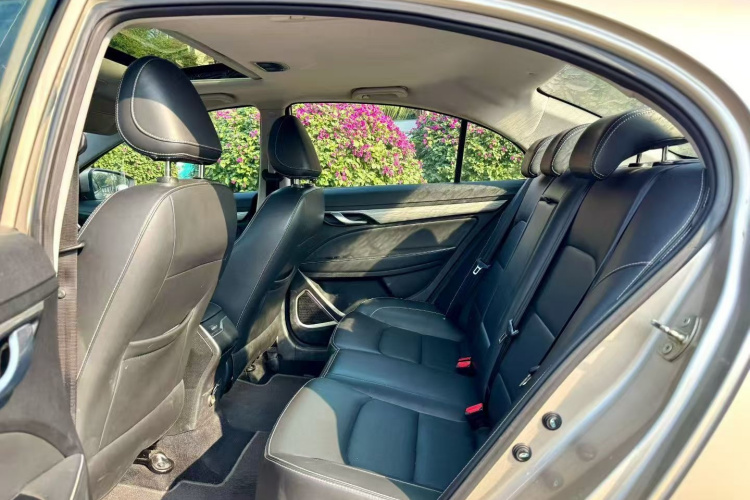 GEELY Emgrand 2019 car image #17