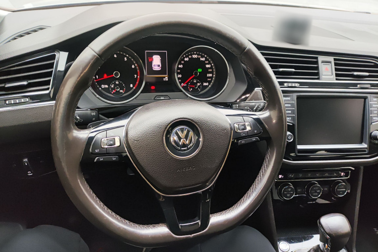 Volkswagen Tiguan L 2018 #17 Volkswagen Tiguan L 2018 car image #17