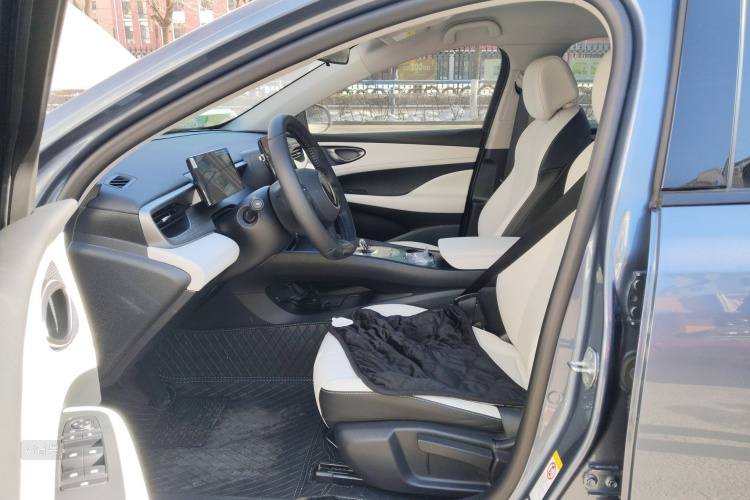 BYD Seal 05 DM-i 2025 #17 BYD Seal 05 DM-i 2025 car image #17