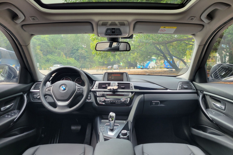 BMW 3 Series 2017 car image #17