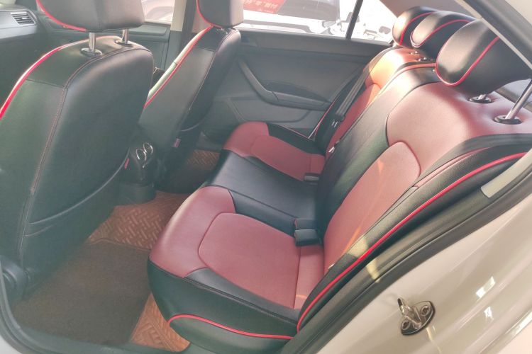 Skoda Rapid 2019 car image #17