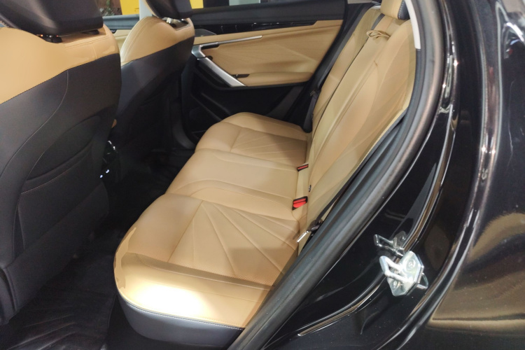 GEELY Boyue L 2022 car image #17