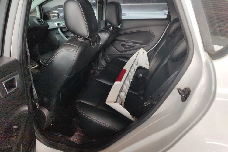 Ford Fiesta 2015 car image #17