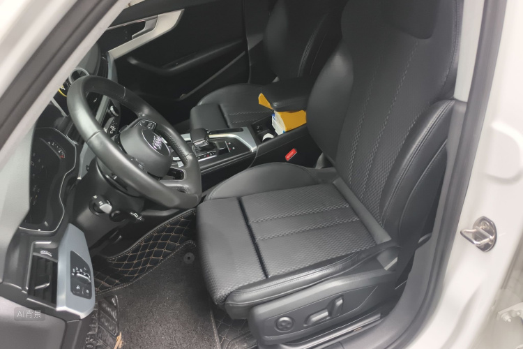 Audi A4L 2018 immagine di auto #17