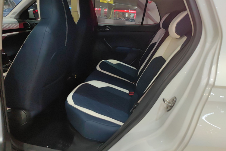 Volkswagen T-Cross 2023 car image #17