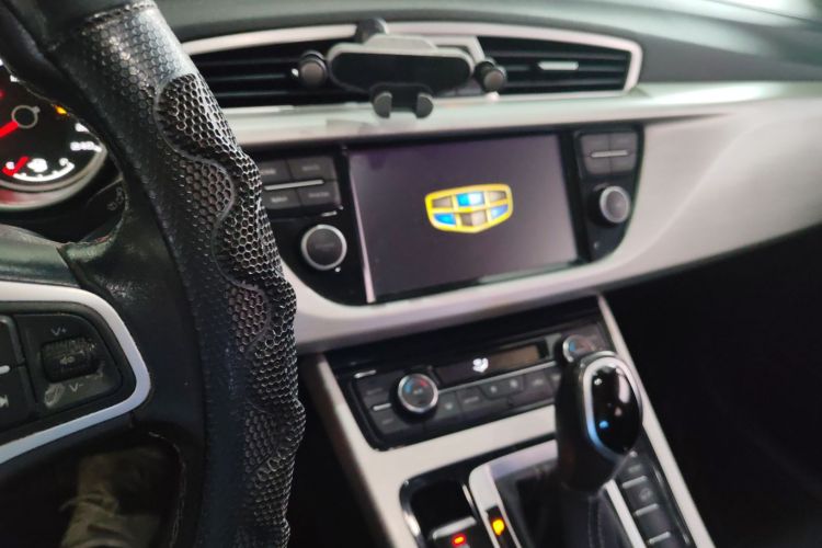 GEELY Boyue 2018 immagine di auto #17