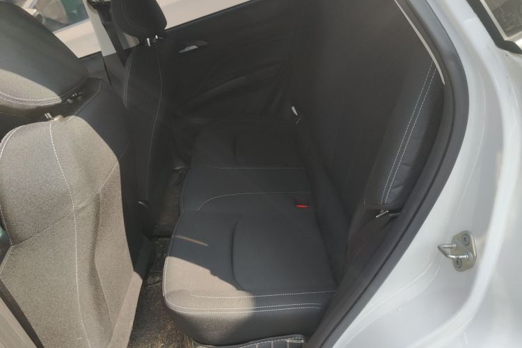 哪吒汽车 哪吒V 2020 汽车图片 #17